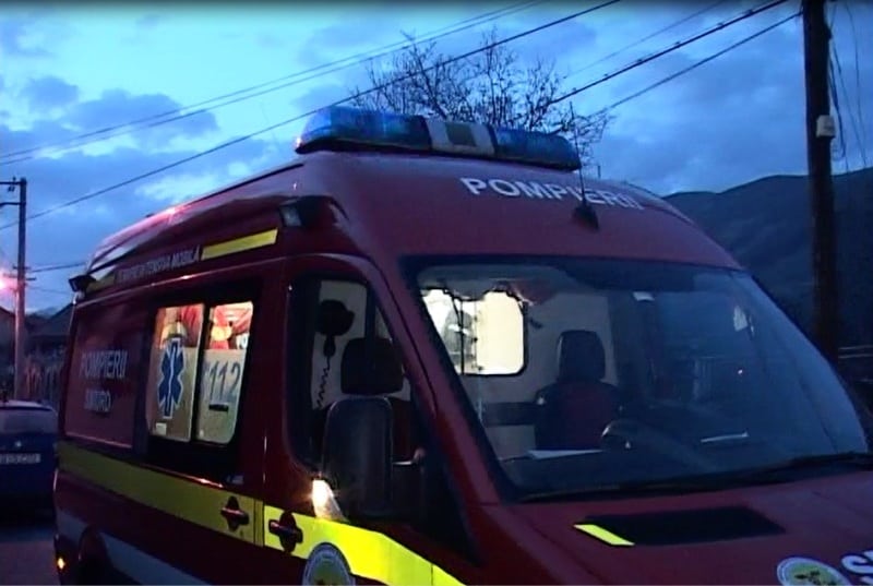 ACCIDENT rutier la Rimetea. ISU Alba intervine cu o autospecială de stingere și un echipaj SMURD