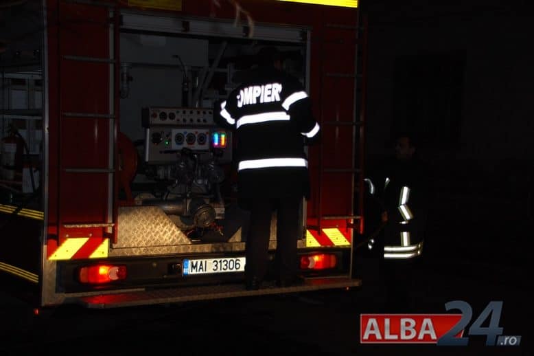 Incendiu la o autoutilitară, în Lancrăm. Intervin pompierii din Sebeș