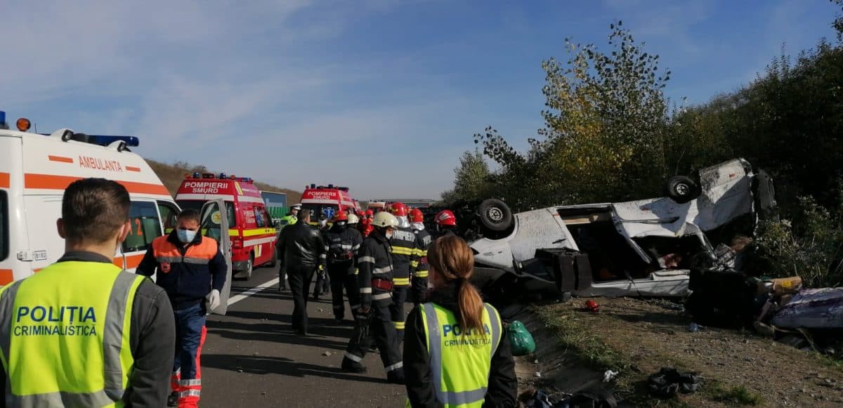 Cum a provocat un accident mortal, pe A1, lângă Pianu, un pasager beat. Greșeala fatală care a dus la răsturnarea unui microbuz