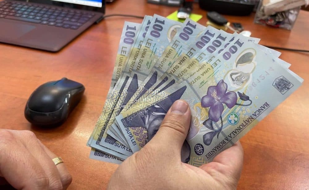 Persoanele fizice vor putea economisi bani pentru pensie prin conturi individuale de investiții: proiect de lege depus la Senat