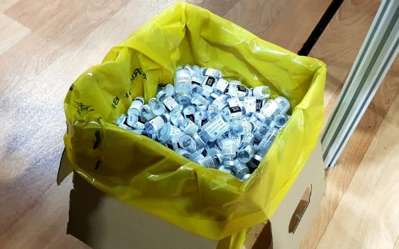 ”Ping-pong” cu dosarul penal al doctoriței care a vaccinat anti-covid la ”chiuvetă” peste 900 de persoane. Pleacă din Alba la Dolj