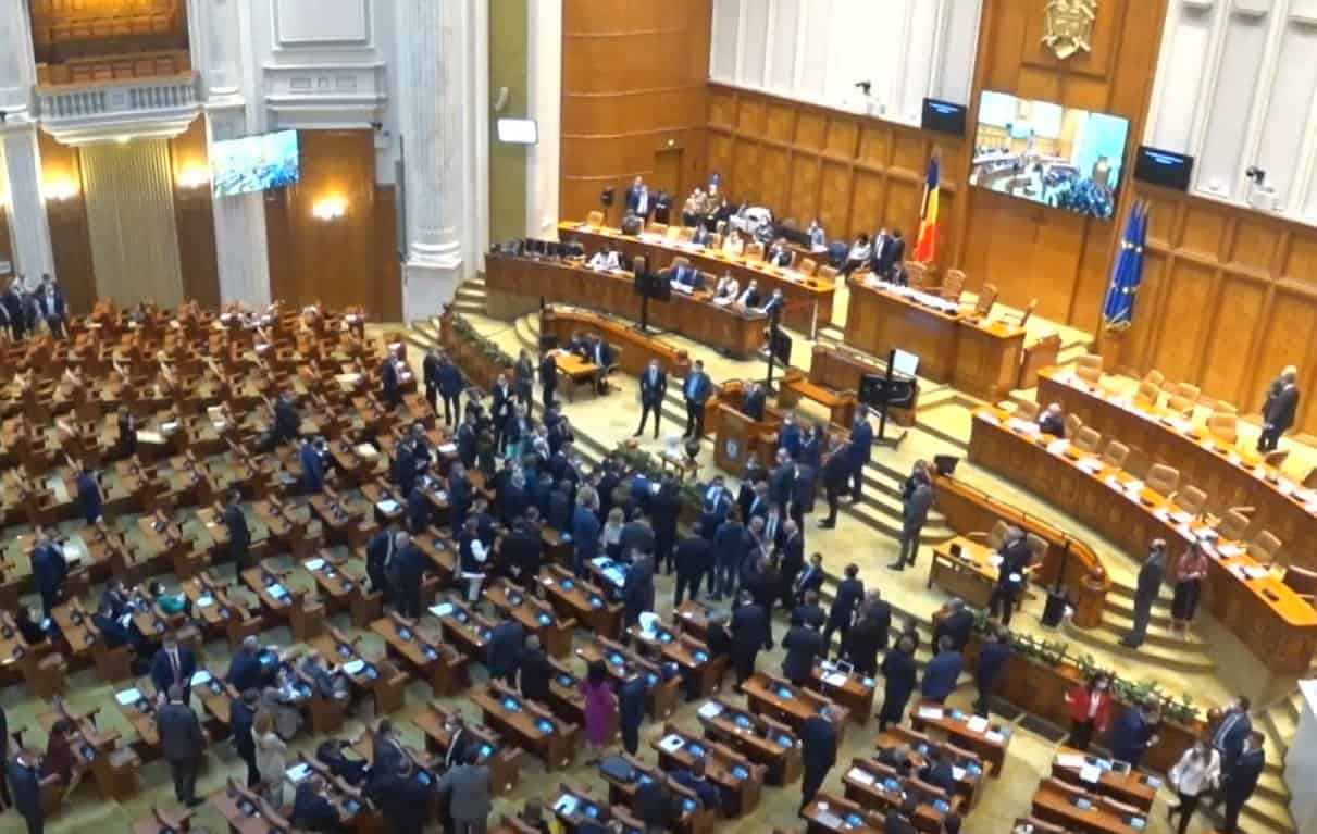 Pachetul fiscal, ADOPTAT de Parlament. Ce măsuri conține legea, de la majorarea impozitelor până la noi obligații pentru firme