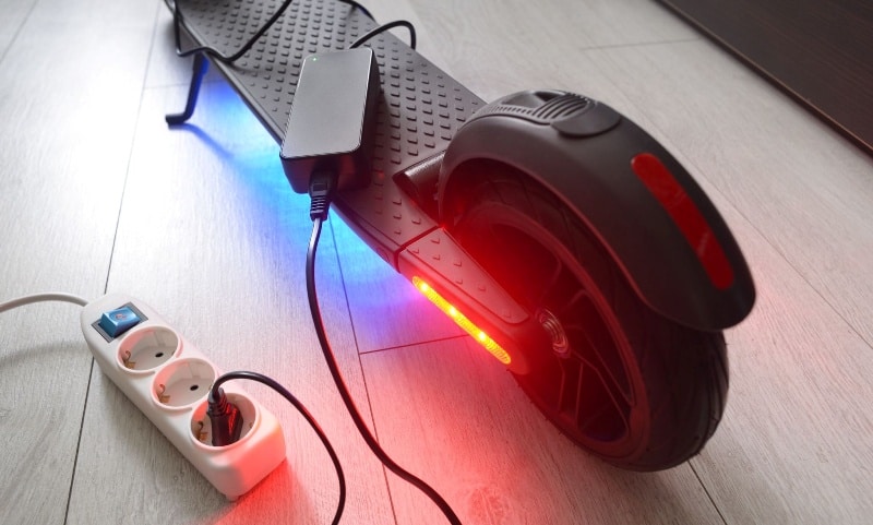 Asigurările RCA pentru trotinete și biciclete electrice au devenit obligatorii. Cât costă și ce vehicule sunt exceptate