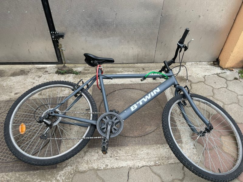 O tânără șoferiță din Alba a lovit cu mașina un biciclist beat, pe o pistă de biciclete, în Turda. A rămas fără carnet 90 de zile