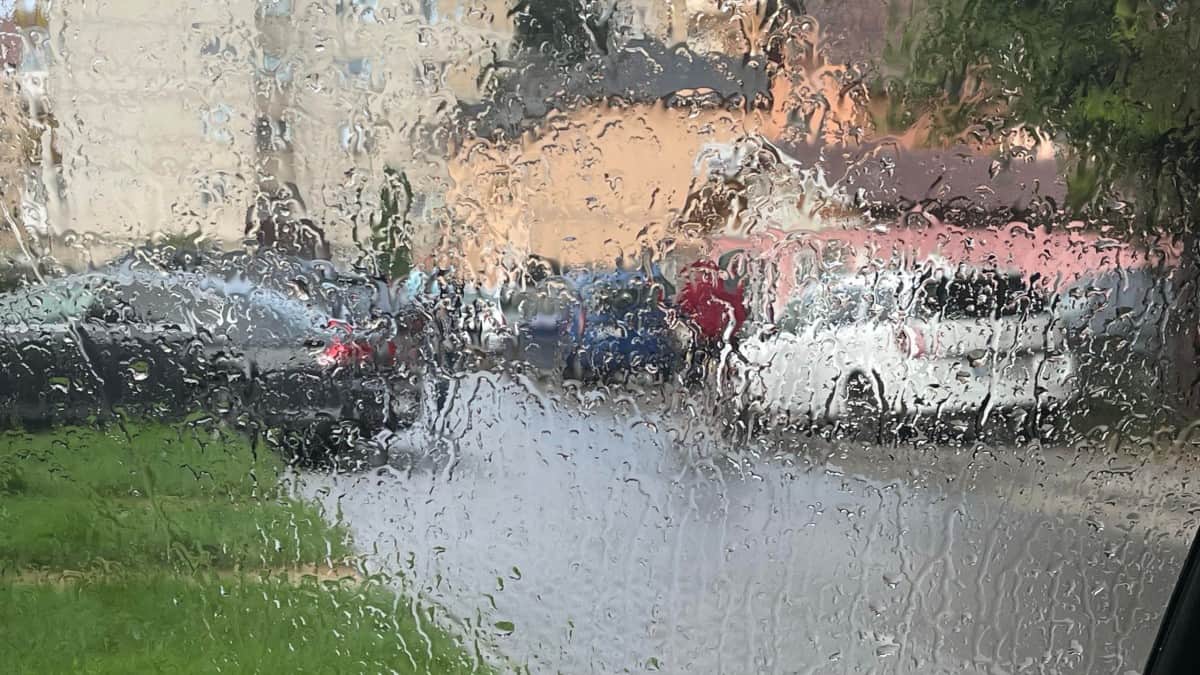 ANM: Iarna revine în prag de mai. Informare meteo de vreme rece, vânt, ploi și ninsori la munte, de miercuri până sâmbătă