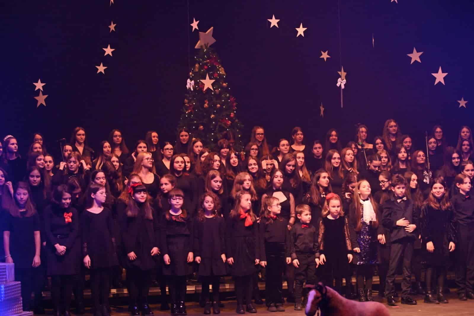 10 decembrie: Concert de colinde dedicat iubitorilor tradiției creștine: Corul de copii „Theotokos”, Roxana Reche și alți artiști