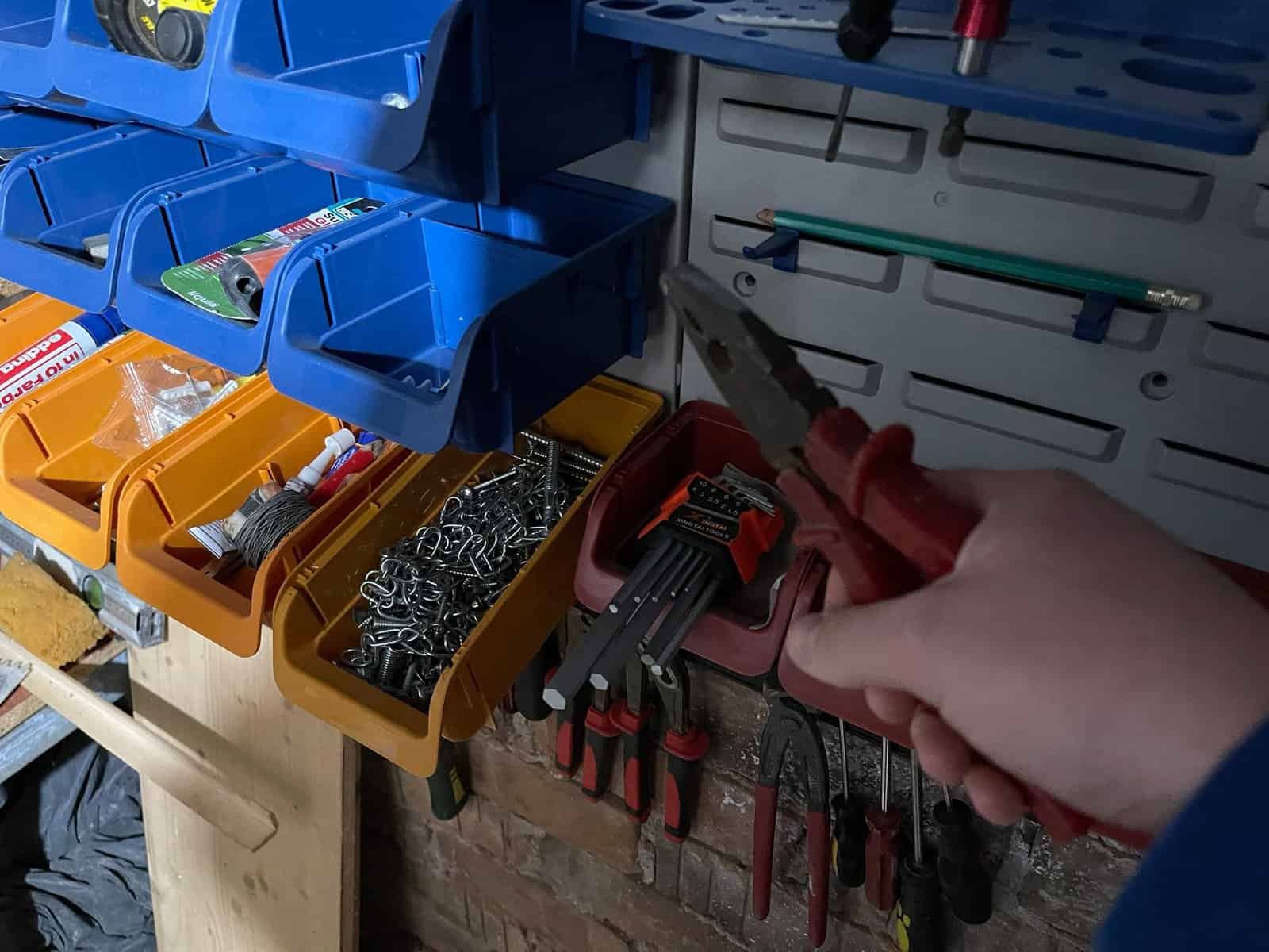 Pedeapsă pentru furturi cu repetiție din magazinul Dedeman Alba Iulia. Ce a furat un bărbat care a profitat de pandemia de Covid