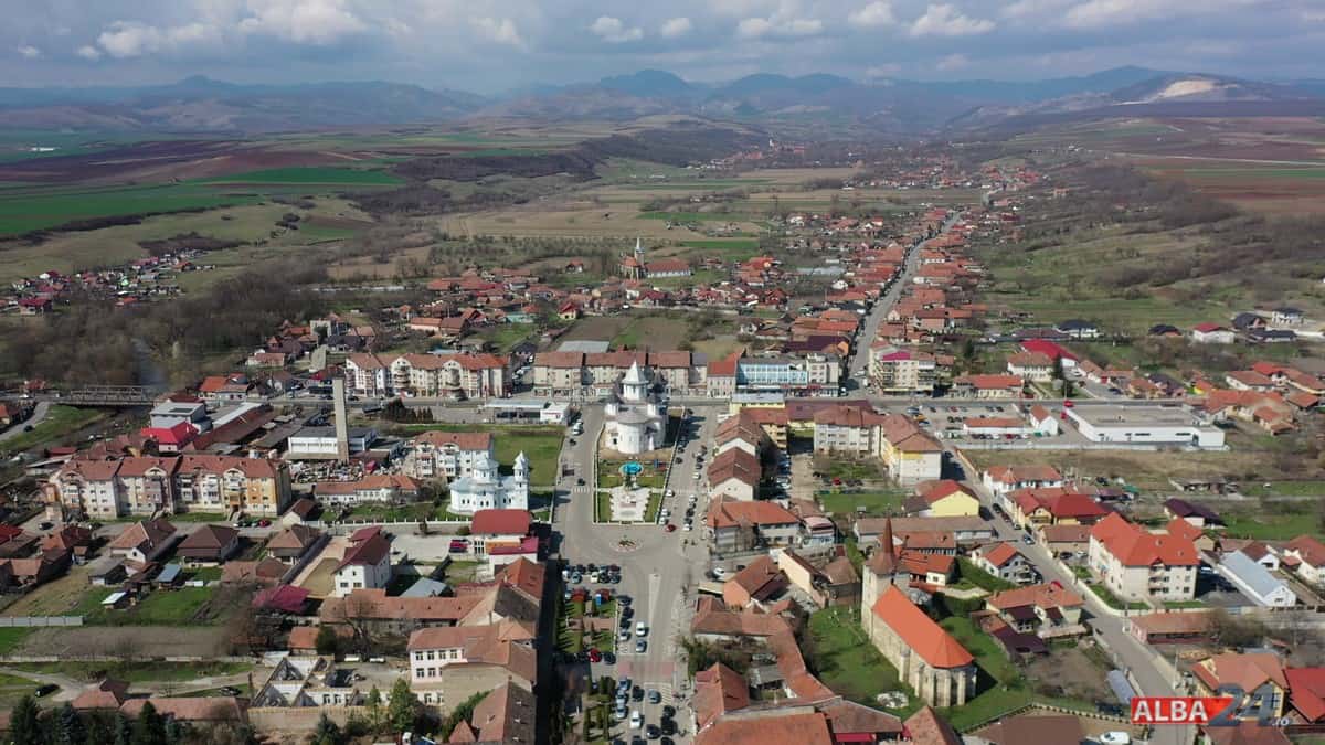 Restricții de circulație în Teiuș: trafic rutier închis pe o stradă din oraș. Se fac lucrări de asfaltare