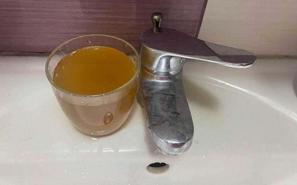 O parte a locuitorilor din Alba Iulia pot primi apă murdară la robinet. A avut loc o avarie la sistemul de alimentare. Zone vizate