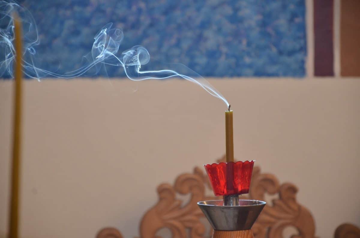 Doi tineri din Alba, arestați 30 de zile pentru furt calificat dintr-o biserică din Copșa Mică. Ce au luat din lăcaș