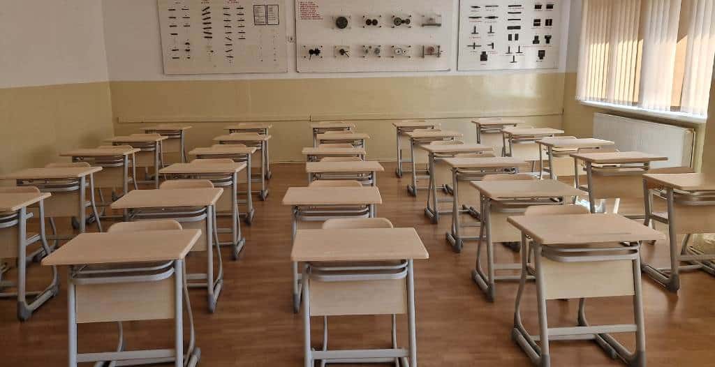 A scăzut numărul burselor de merit și al celor sociale. Câți elevi nu mai primesc bani de la stat