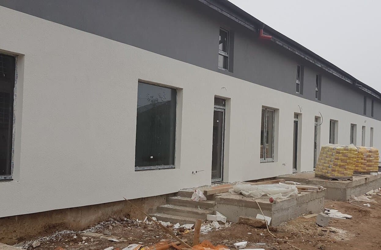 Numărul autorizațiilor de construire pentru clădiri rezidențiale, în creștere. Unde se construiesc cele mai multe case și blocuri