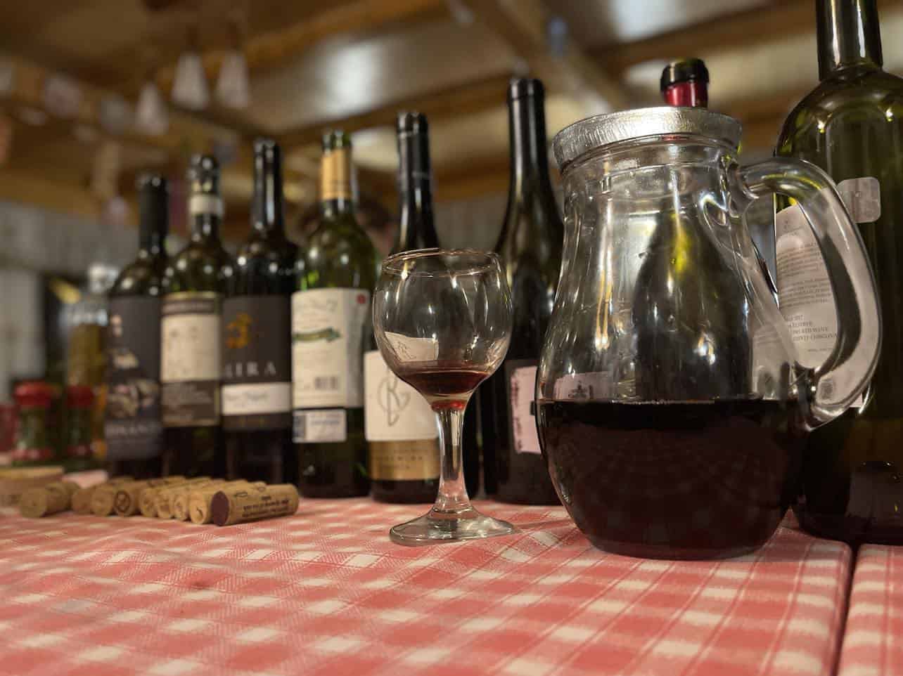 Drama unui dependent de alcool, descrisă de judecătorii din Sebeș. Prins beat la volan, după ce a plecat dintr-o unitate medicală