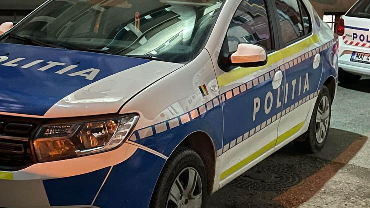 Prins la volanul unei mașini radiate din circulație, în Alba Iulia: Bărbat din Mureș, cercetat de polițiști