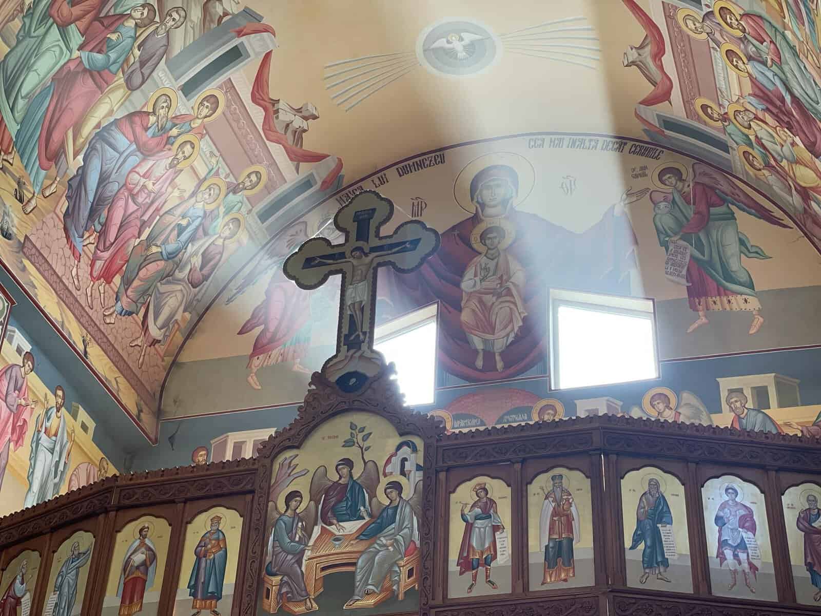 Doi tineri din Alba, reținuți după ce au spart o biserică din Sibiu. Ar fi furat bunuri în valoare de 6.000 de euro