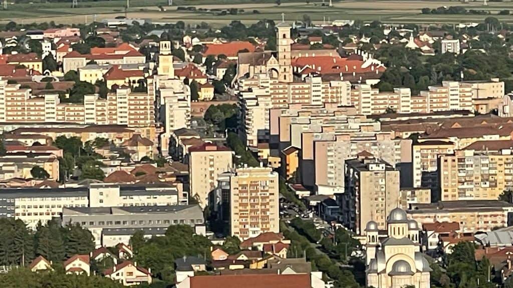 Au scăzut vânzările de apartamente, case și terenuri. Câte imobile și-au cumpărat românii. Date ANCPI din Alba și din țară