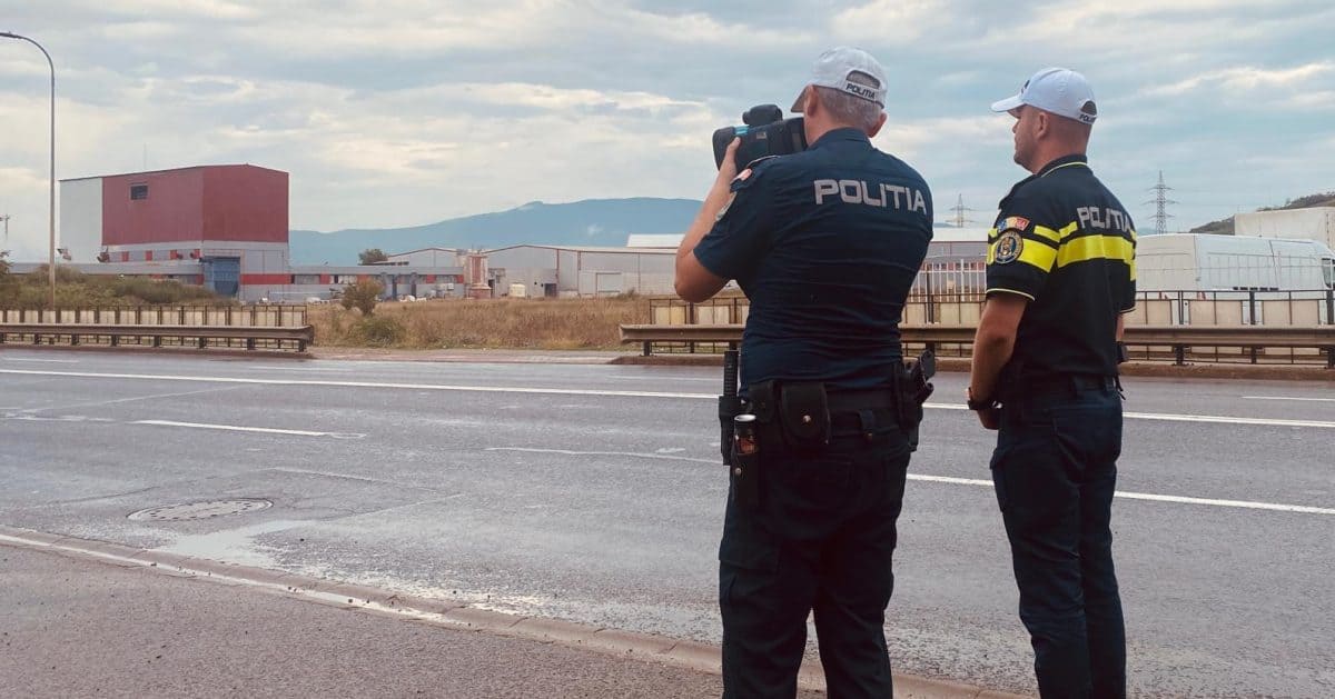 Un polițist din Alba a considerat expresia ”Aşa să vă ajute Dumnezeu” înjurătură și l-a amendat pe un șofer. Ce a decis instanța