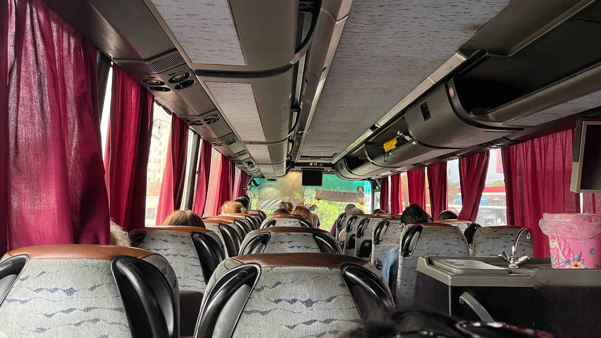 Transport județean cu autobuzul, mai scump pe opt trasee din zonele Aiud, Teiuș, Blaj, Ocna Mureș. Care sunt tarifele propuse