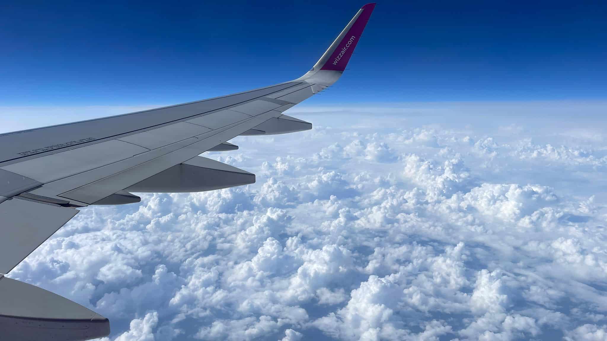 Care este cea mai bună zi să cumperi bilete de avion în 2026. Perioada în care poți găsi cel mai ieftin zbor