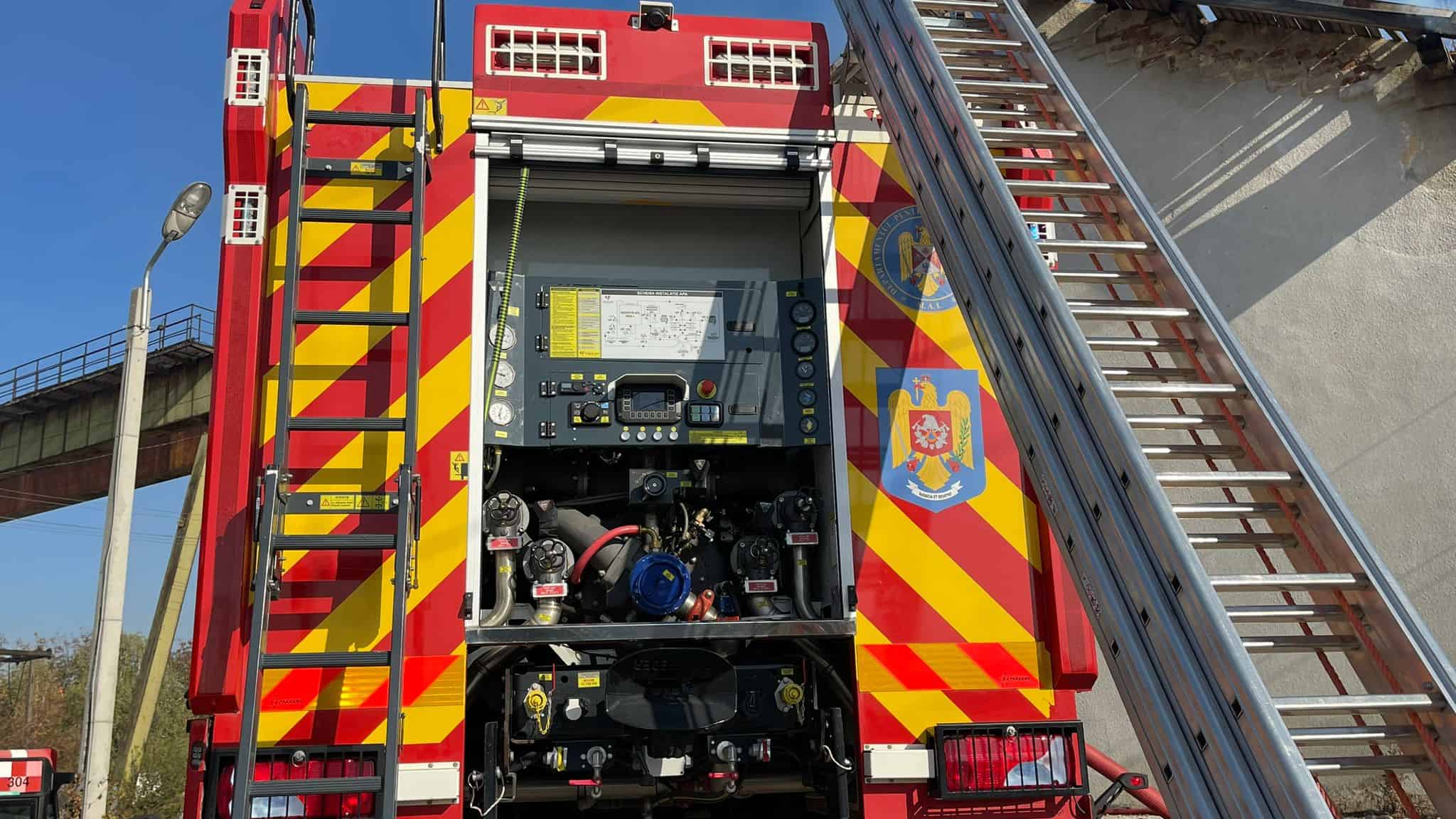 Incendiu în localitatea Petrești-Sebeș: Un autoturism a luat foc