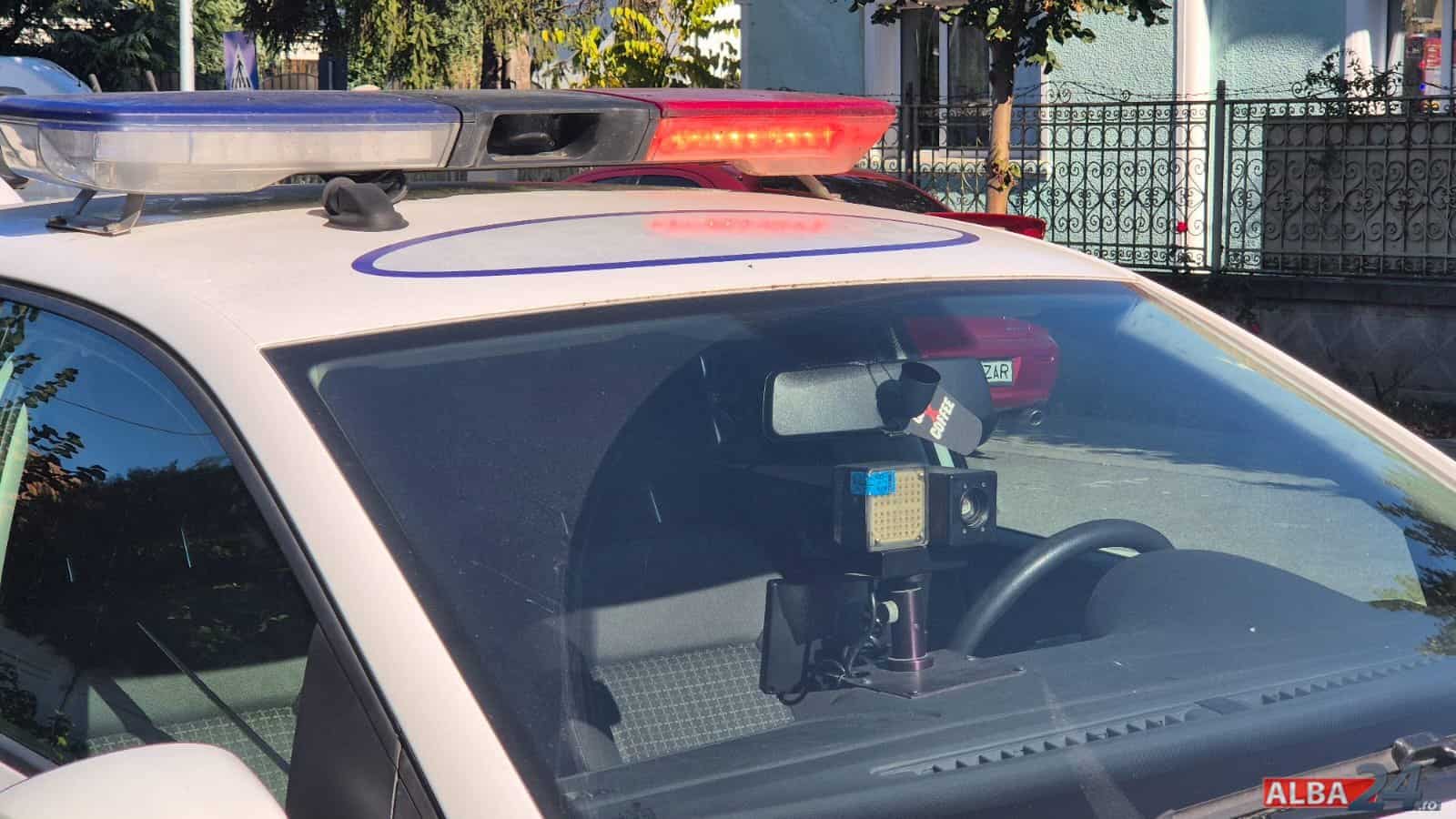 Femeie agresată de soț, în plină zi, pe o stradă din Alba Iulia. Bărbatul a lovit-o și i-a distrus telefonul mobil