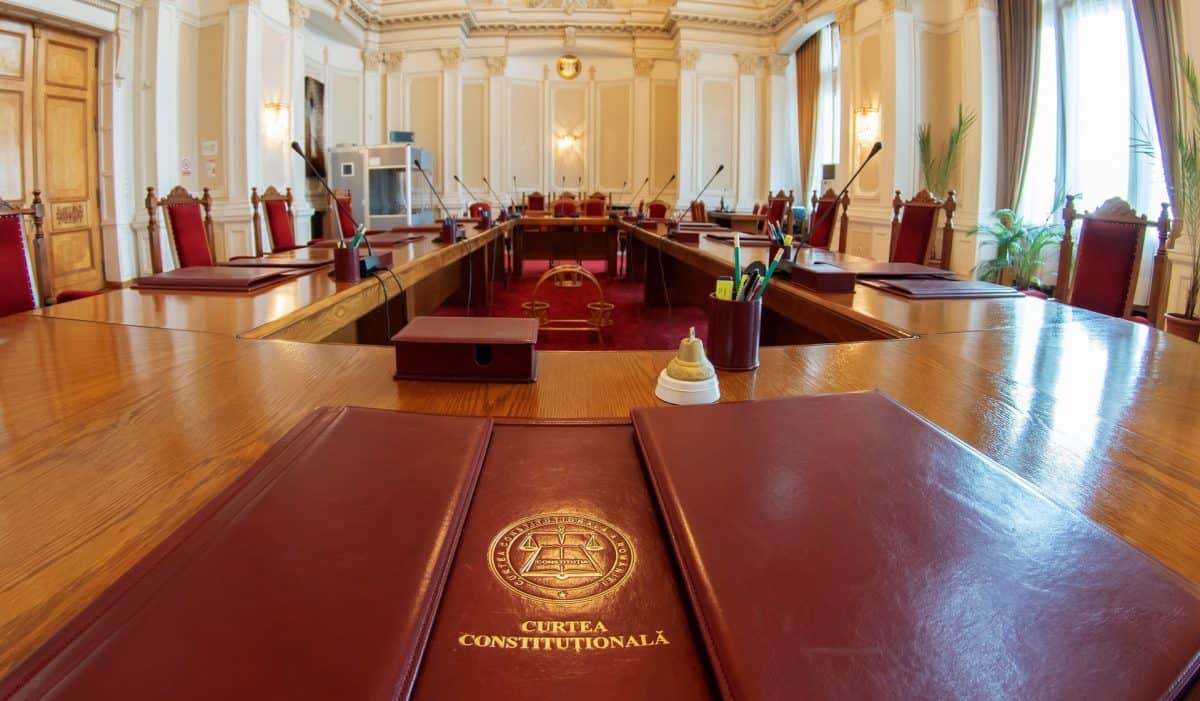 Eliminarea indemnizației compensatorii pentru judecătorii CCR, adoptată de Senat