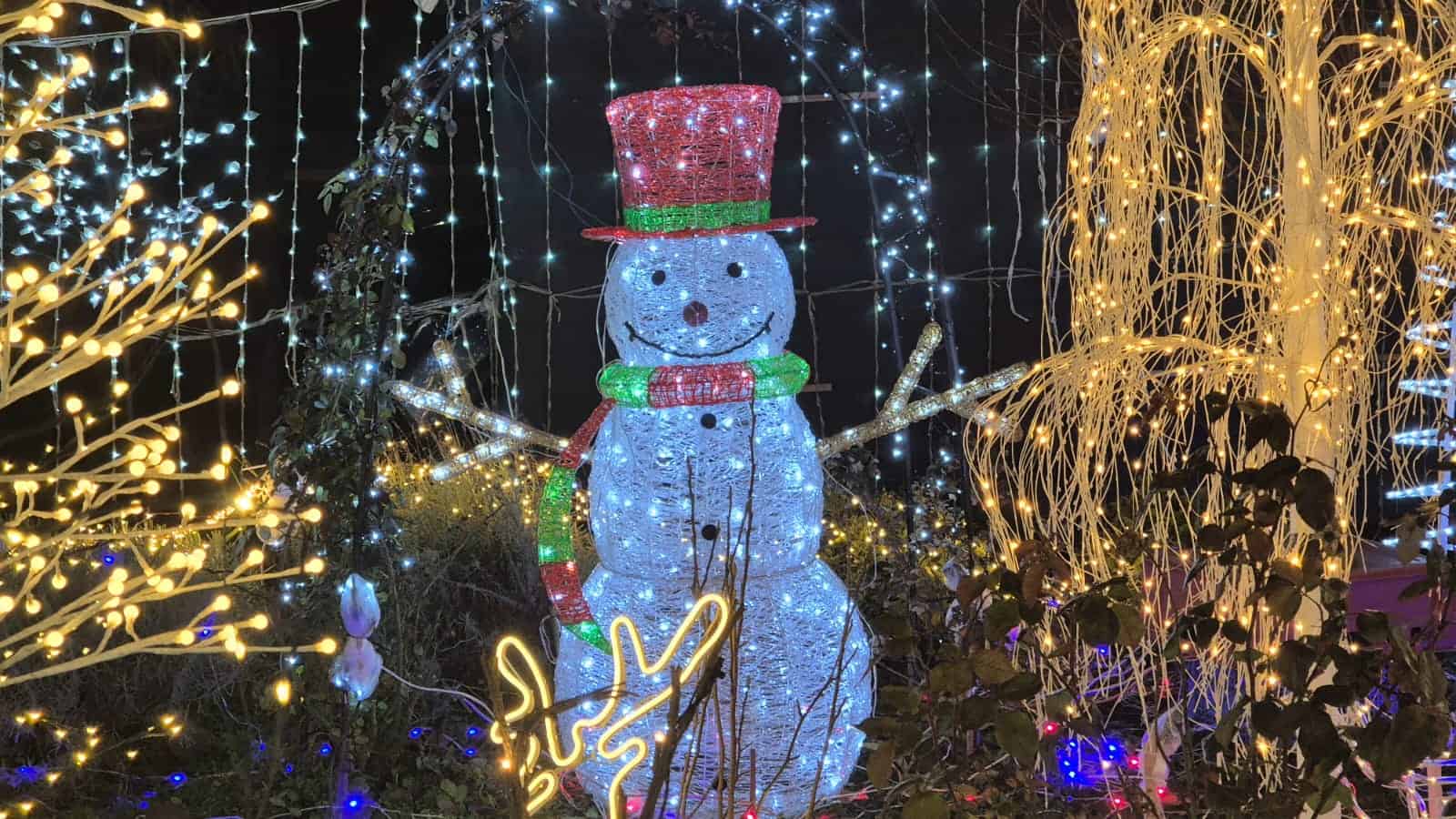 "Christmas Blues", fenomenul tristeții de sărbători. Lumini sclipitoare, musafiri și cadouri vs ”obligația” de a fi fericiți