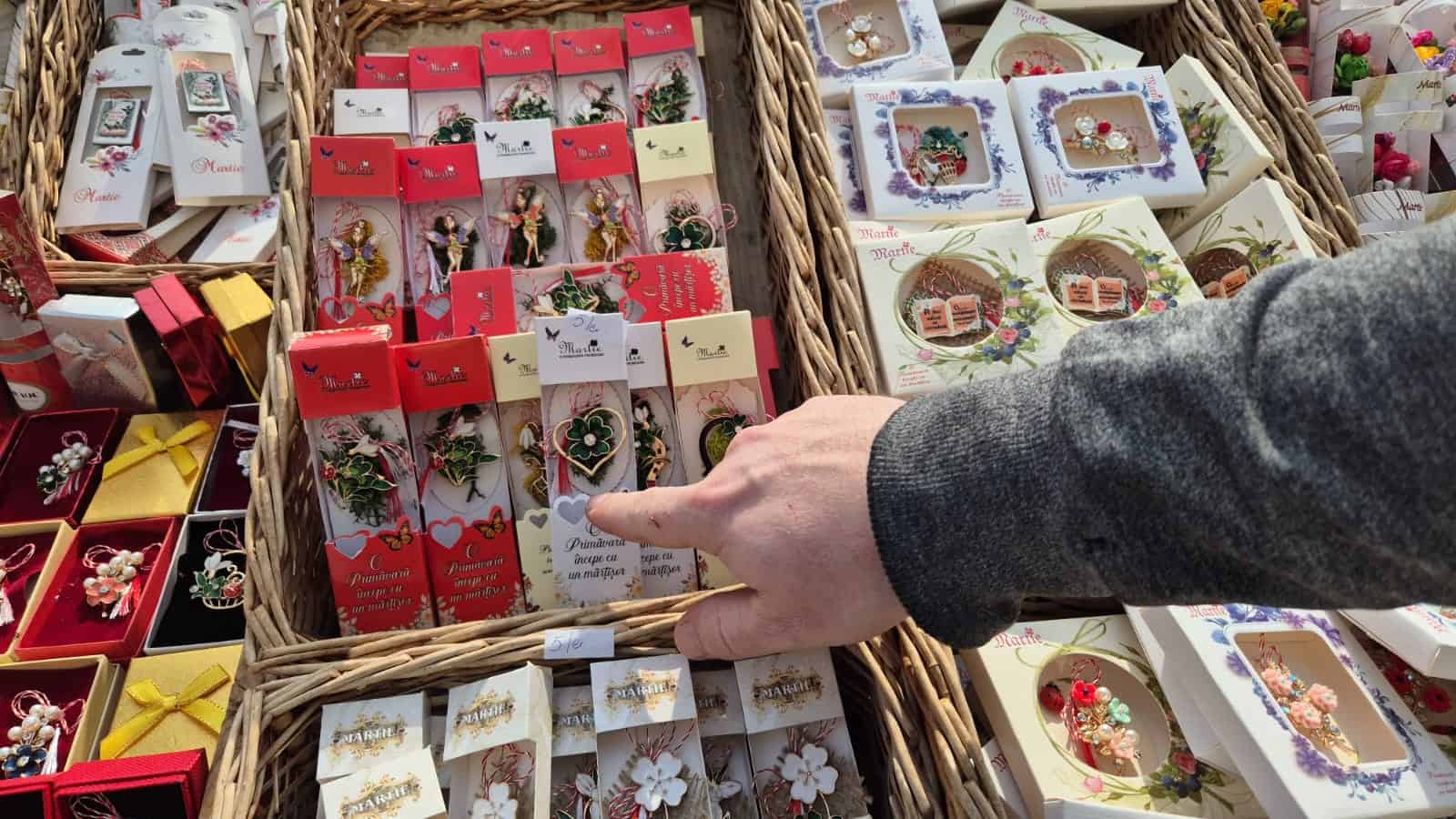 Mărțișoare tip bijuterii: Ce trebuie să verificați pentru a evita produsele contrafăcute