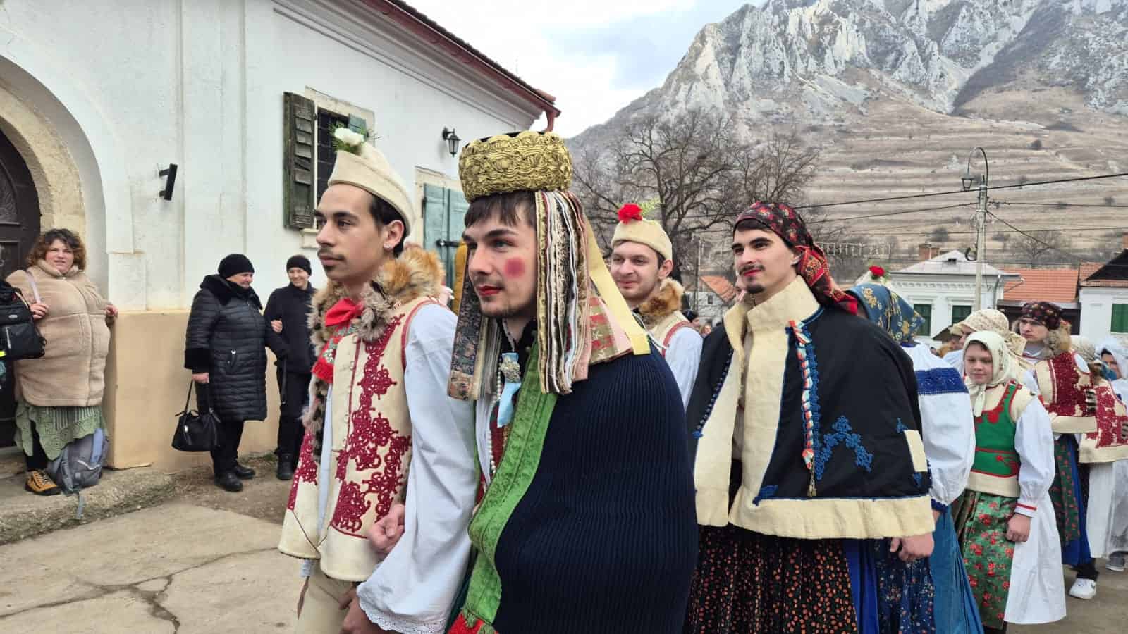 Când are loc în 2026 Înmormântarea Fărșangului, la Rimetea. Tradiția străveche din satul în care soarele răsare de două ori