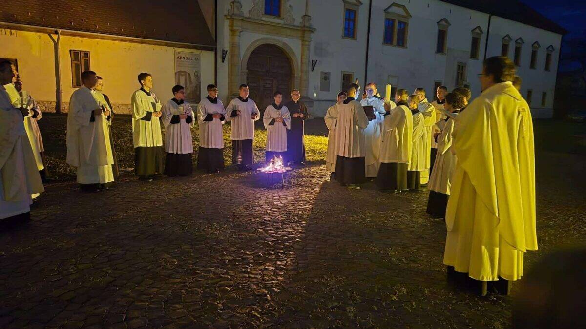 Paștele catolic: Programul slujbelor la Catedrala Romană Catolică din Alba Iulia. Ce semnifică liturghiile din Săptămâna Sfântă