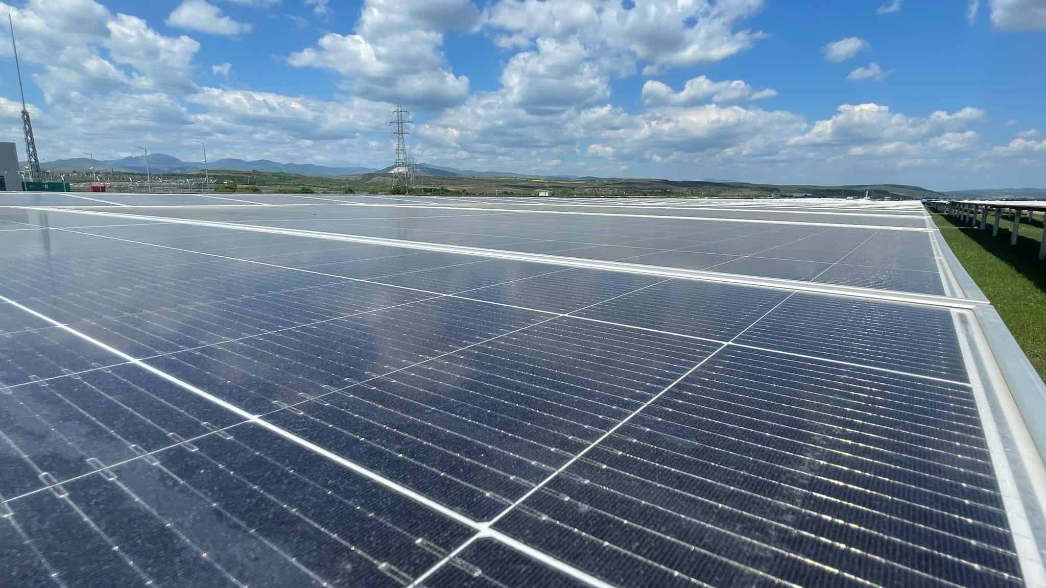Terenurile agricole degradate, din proprietatea statului, folosite pentru investiții în energie regenerabilă. Decizie la Guvern
