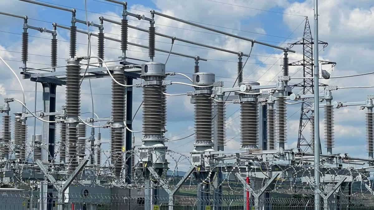 Românii ar fi plătit 46 milioane de euro pentru un serviciu de transport al energiei care nu a fost prestat. Abuz semnalat de APCE