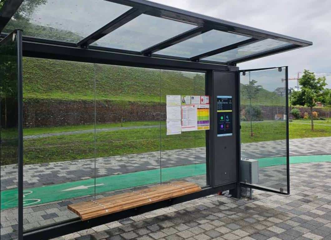 Primăria Alba Iulia modernizează 35 de stații de călători. Panouri interactive, cu asistent de călătorie și informații meteo