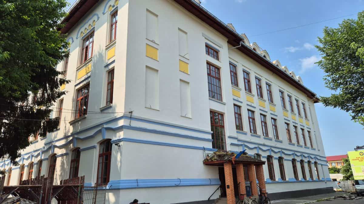 Olimpiada de Matematică 2026, etapa națională pentru liceu, la Alba Iulia din 30 martie. Participă peste 300 de elevi. Program