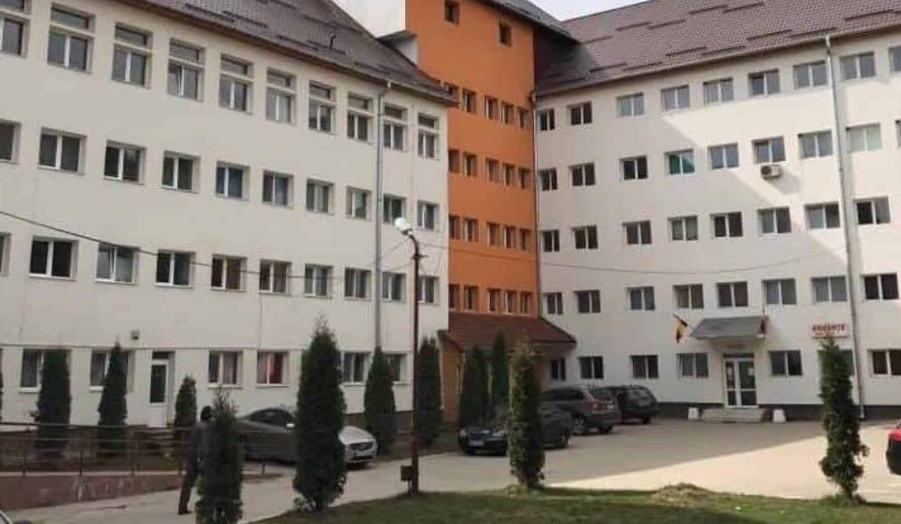 Percheziții la Spitalul Orășenesc Câmpeni într-un dosar de corupție după mai multe angajări în unitatea medicală