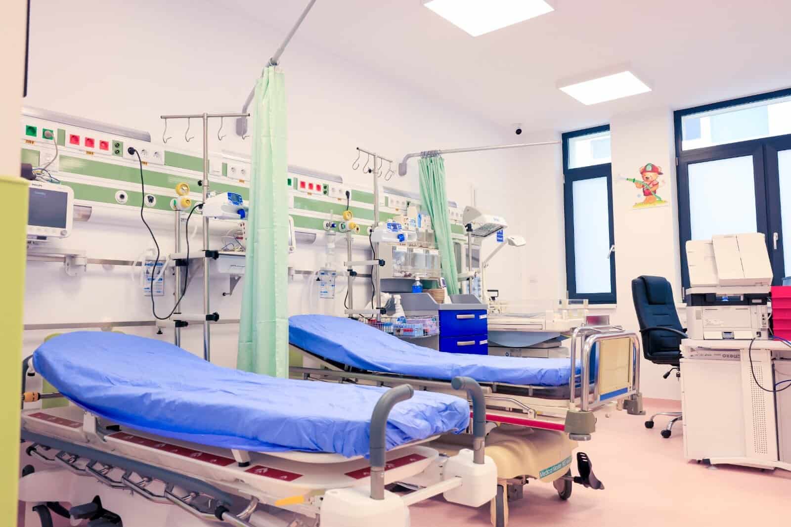 Spitalele vor putea organiza gărzi în ture duble sau triple. Schimbări importante în funcționarea unităților medicale. PROIECT