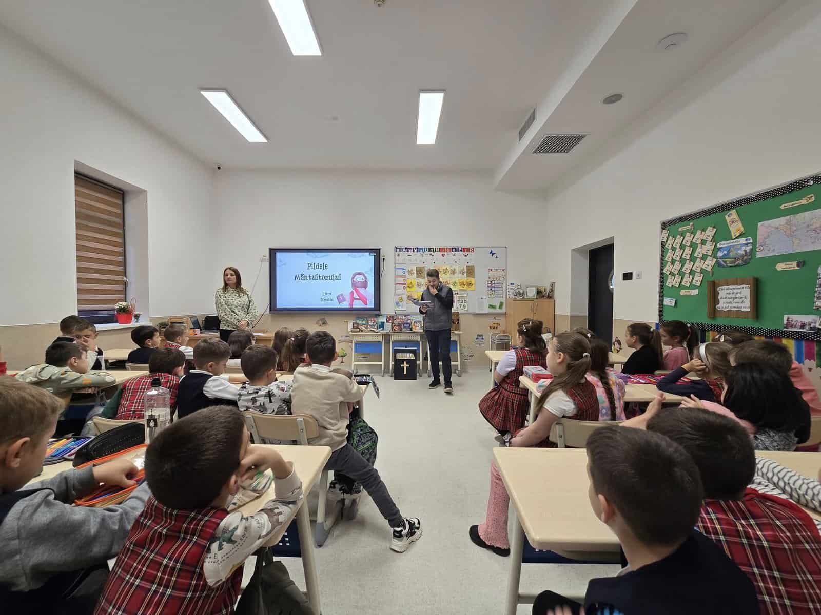 FOTO: Ziua Internațională a Bibliei, celebrată la Școala Gimnazială din Ciugud. Expoziție de Biblii și quiz-uri biblice