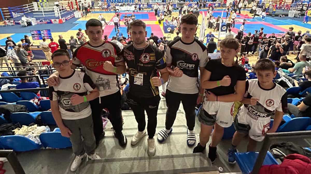 Medalii pentru luptătorii de kickbox ai Clubului Revolution Academy Alba, la Campionatul Mondial de Freestyle Kickboxing