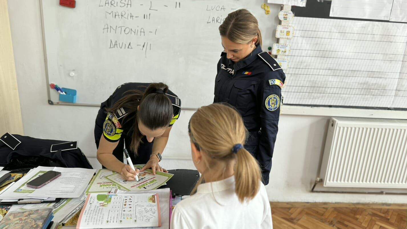 Polițiștii au discutat cu peste 250 de elevi din Sebeș. Au fost abordate teme precum violența și consecințele bullyingului