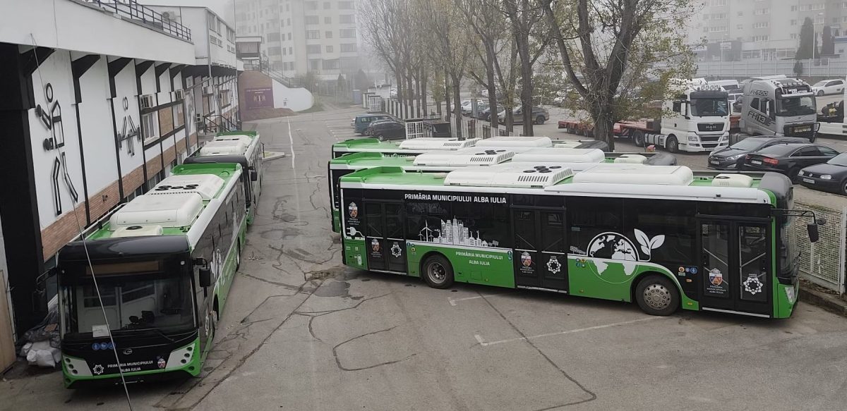 FOTO: Încă patru autobuze electrice au sosit la Alba Iulia. Pași spre un transport public modern și eficient