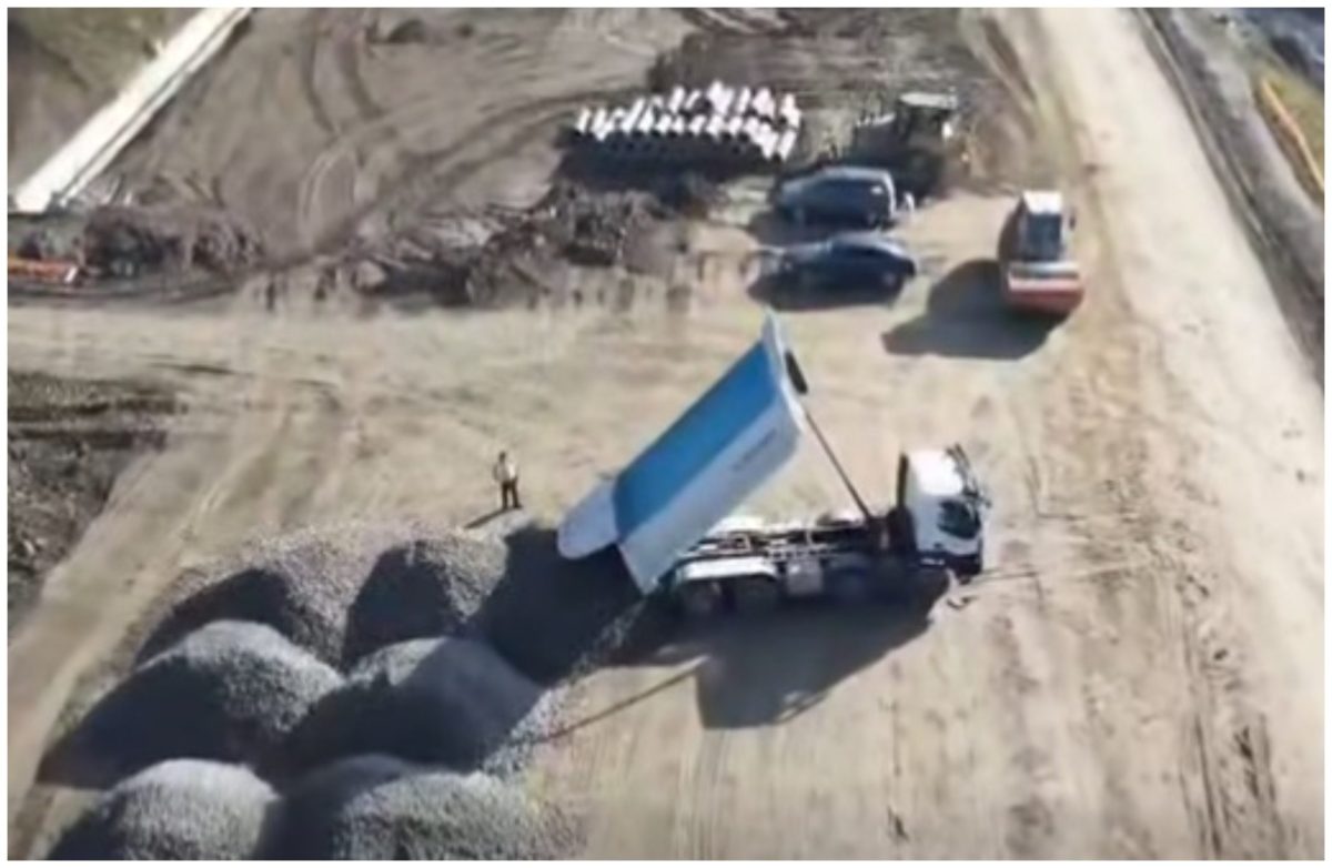 VIDEO: Autostrada Sibiu – Pitești. Constructorul a mobilizat în șantierul lotului 4 peste 550 de muncitori și 170 utilaje