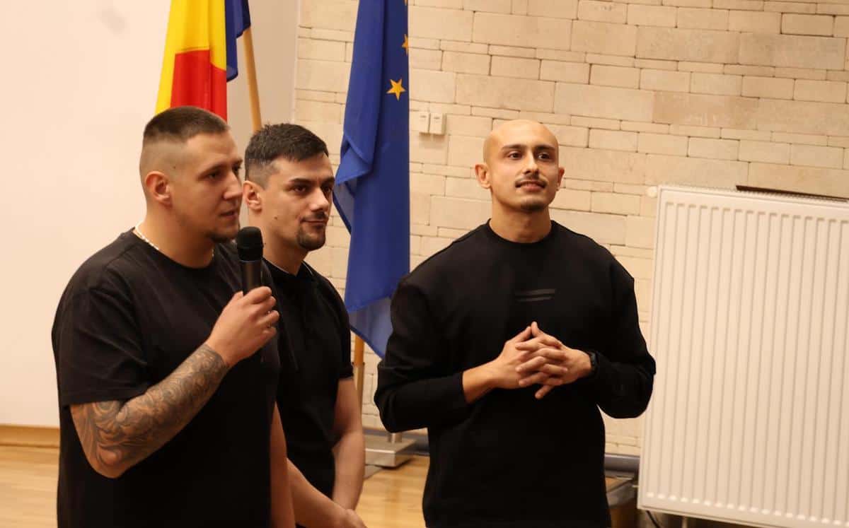 Trei deținuți ai Penitenciarului Aiud, față în față cu studenți din Sibiu. Discuții ”fără perdea” despre droguri și dependențe