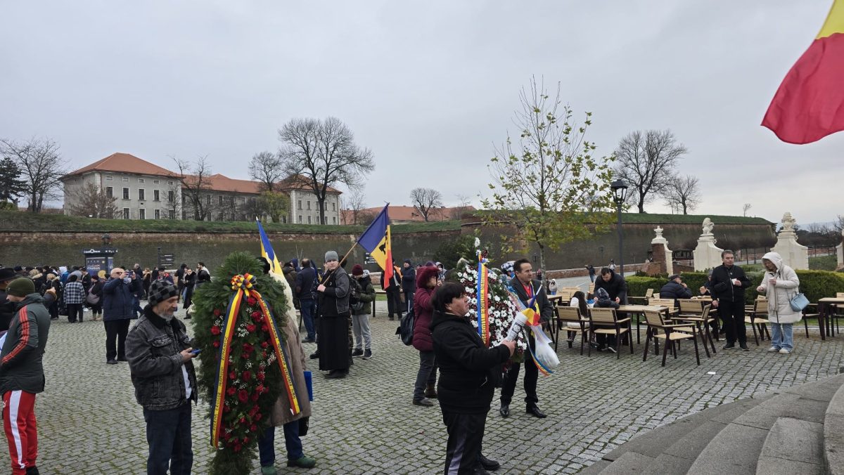 Materiale de propagandă legionară, găsite în casa minorului care a fluturat un steag cu Zelea Codreanu la Alba Iulia. Cine este