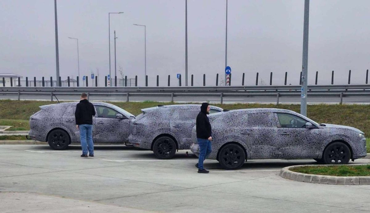 FOTO: Noua Dacia C-Neo, suprinsă în teste pe Autostrada A10, lângă Alba Iulia
