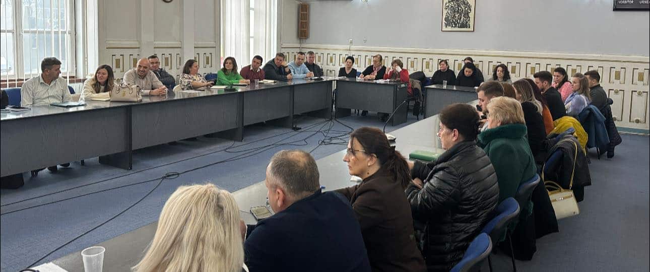 FOTO: Secretarii primăriilor din Alba, sesiune de instruire la sediul Prefecturii. Care au fost temele abordate