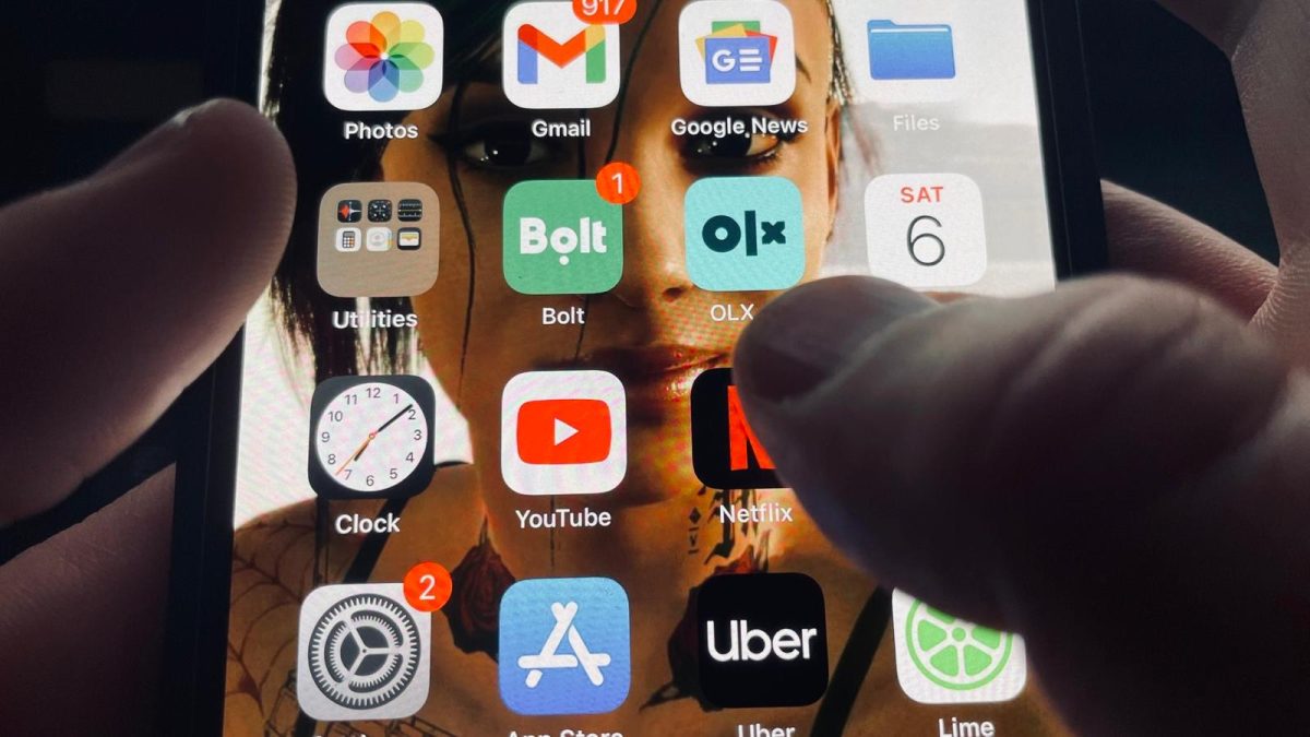 Țeapă pe OLX: A comandat și plătit un PlayStation, dar a primit un sac de pământ. Dosar închis la Judecătoria Alba Iulia