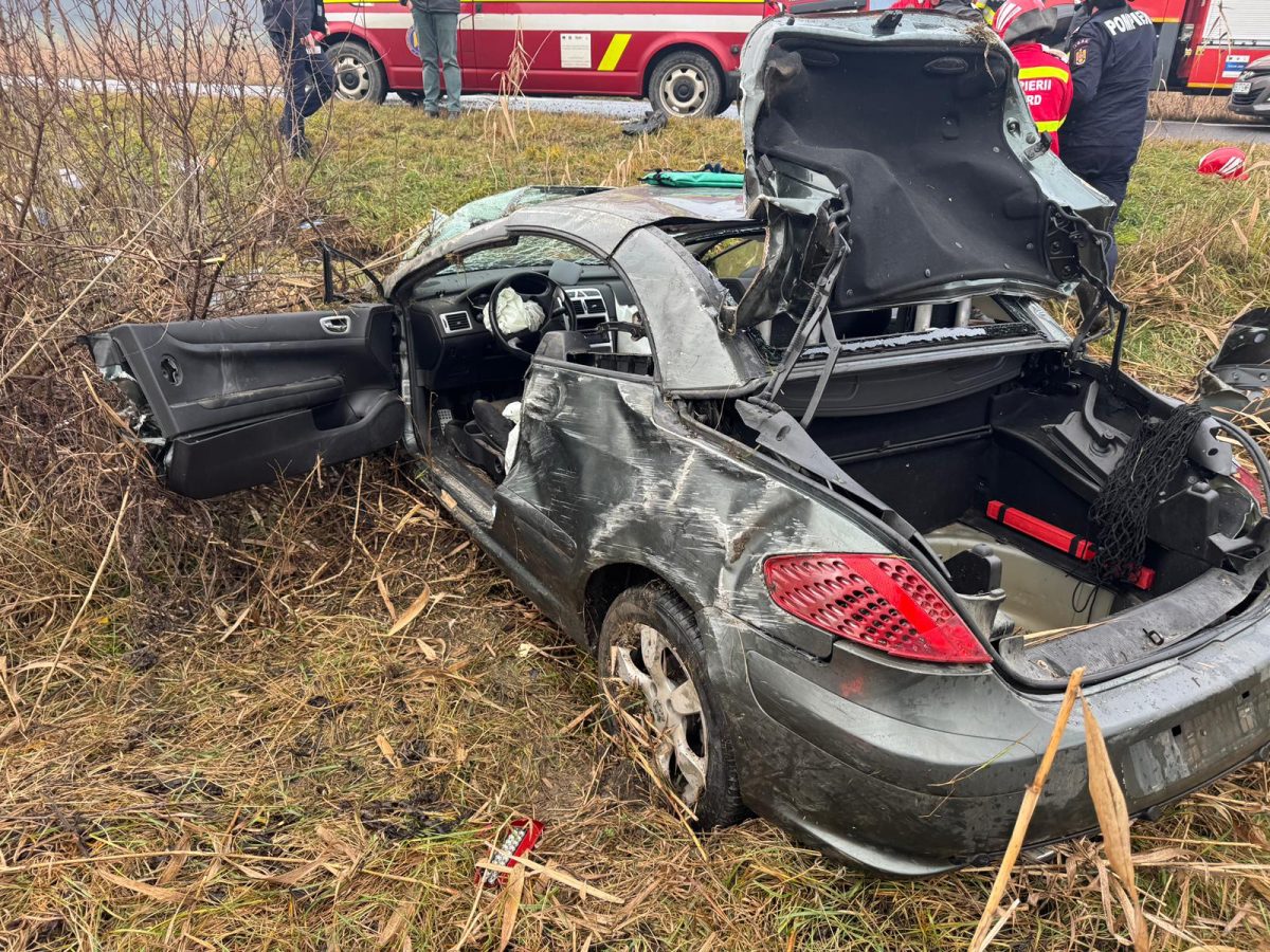 FOTO: Accident rutier pe DN1, la ieșirea din Aiud spre Teiuș: Un autoturism implicat. Trafic îngreunat