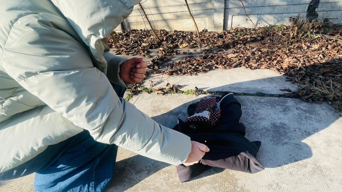 S-a enervat, a luat hainele soțului și le-a dat foc. Un bărbat din Alba și-a iertat soția care i-a incendiat îmbrăcămintea