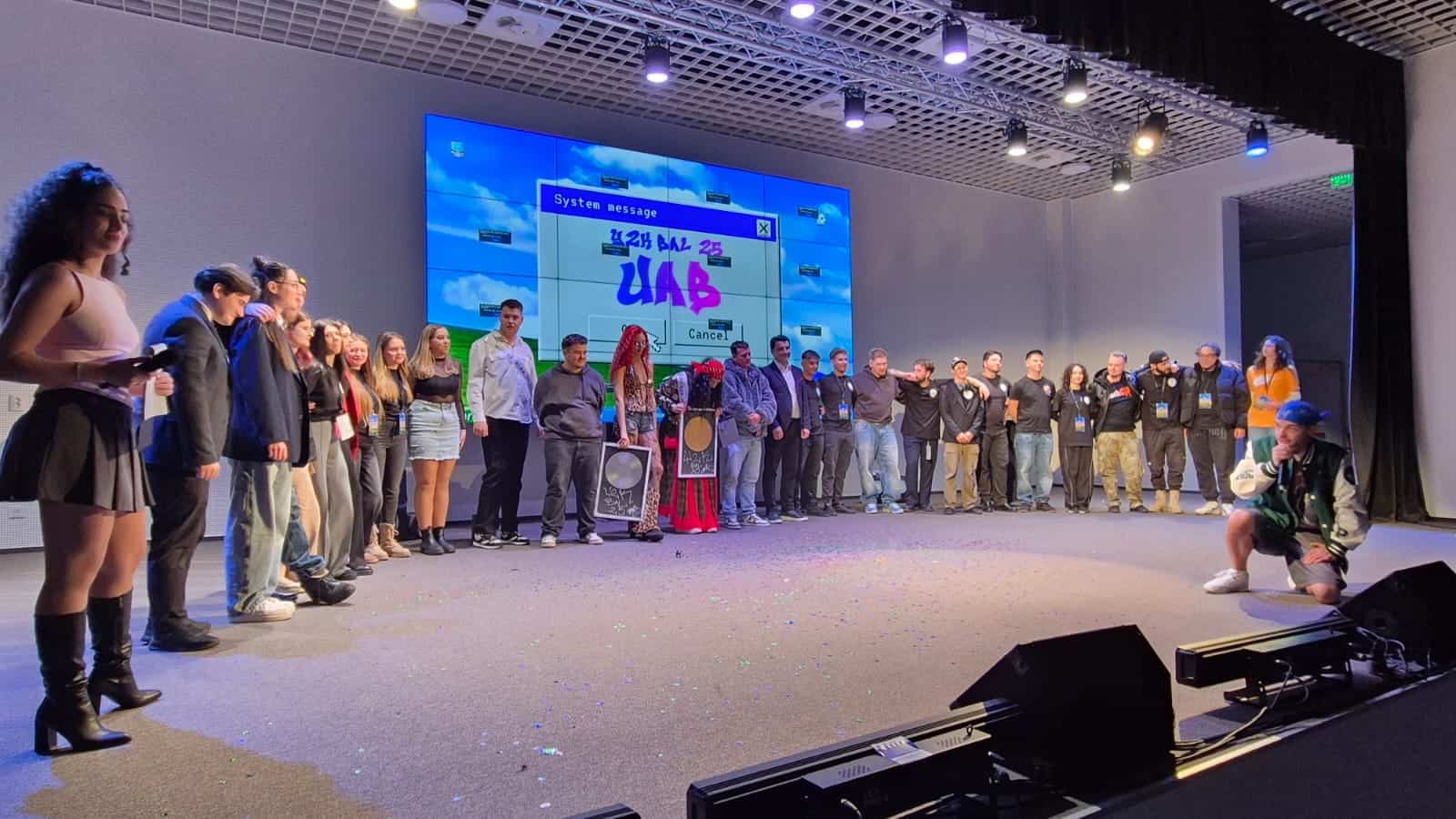 VIDEO: Balul Bobocilor 2025 la Universitatea ”1 Decembrie 1918” din Alba Iulia. Cine sunt câștigătorii premiilor