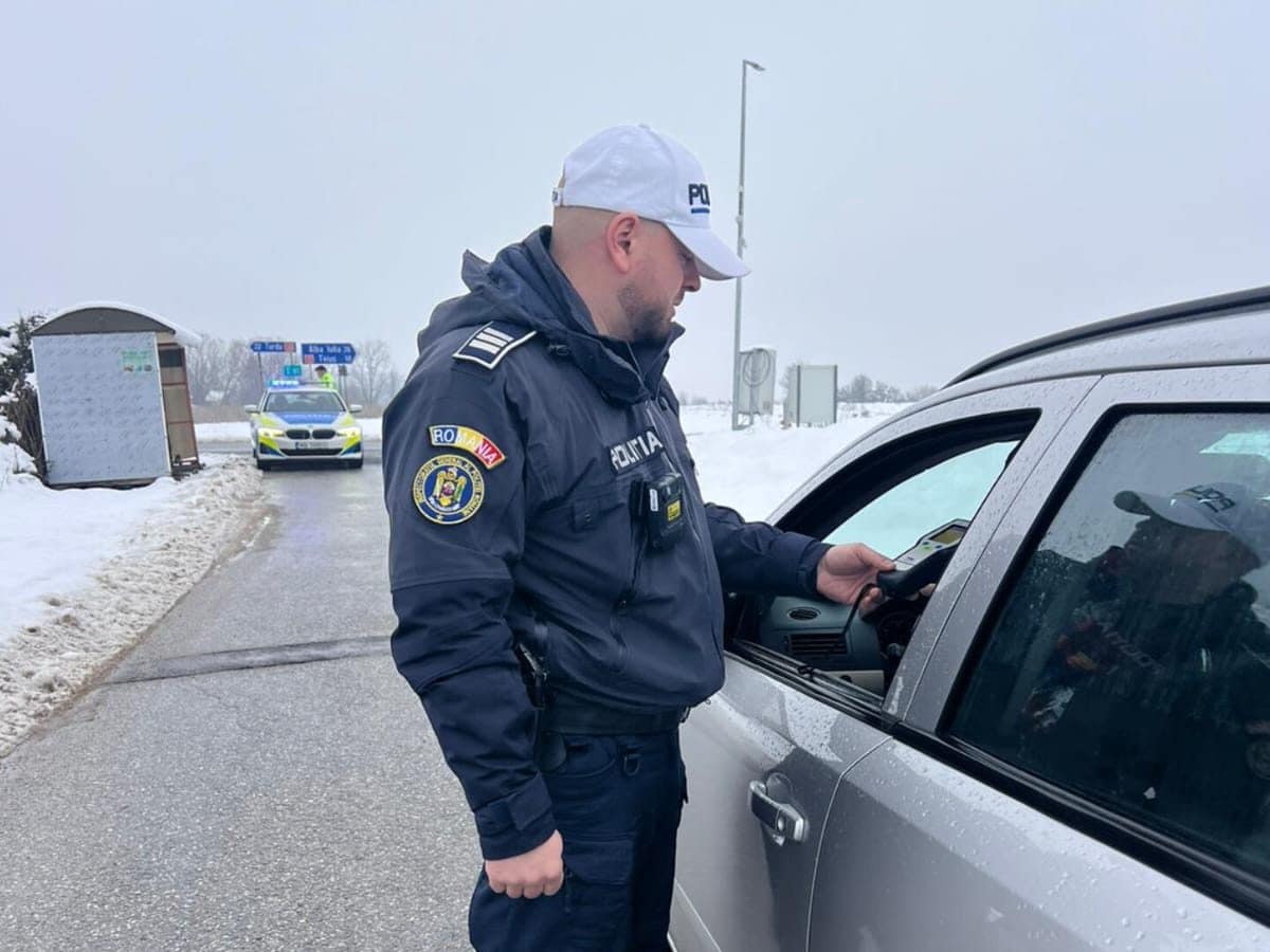 Probleme pentru doi șoferi din Alba, după ce au fost trași pe dreapta pentru un control de rutină. Ce au descoperit polițiștii